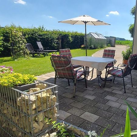 Ruhig Gelegene Ferienwohnung Im Gruenen Mit Terrasse Und Kleinem Garten Rotthalmuenster エクステリア 写真
