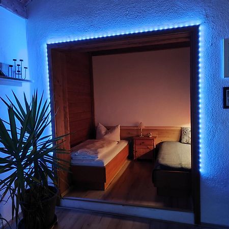 Ruhig Gelegene Ferienwohnung Im Gruenen Mit Terrasse Und Kleinem Garten Rotthalmuenster エクステリア 写真