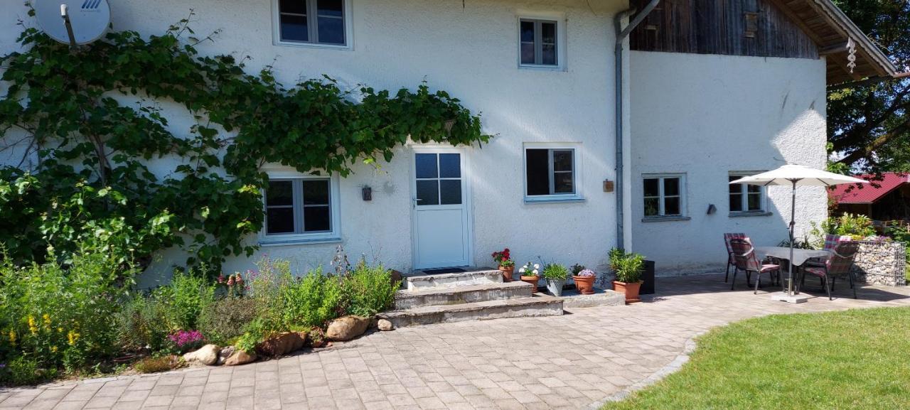 Ruhig Gelegene Ferienwohnung Im Gruenen Mit Terrasse Und Kleinem Garten Rotthalmuenster エクステリア 写真