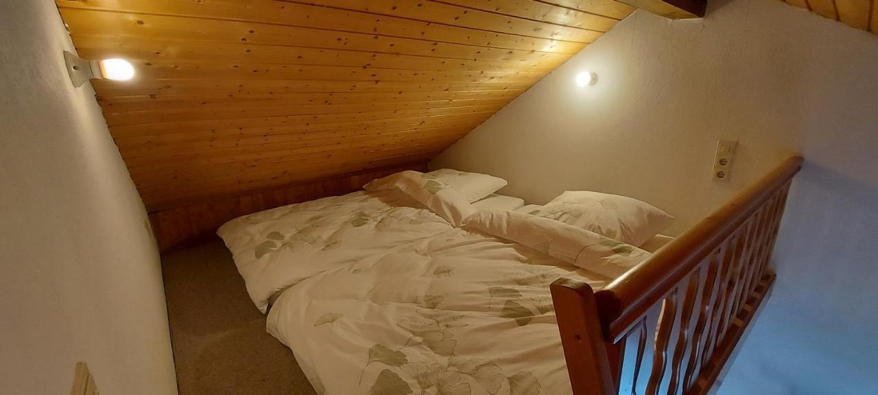 Ruhig Gelegene Ferienwohnung Im Gruenen Mit Terrasse Und Kleinem Garten Rotthalmuenster エクステリア 写真