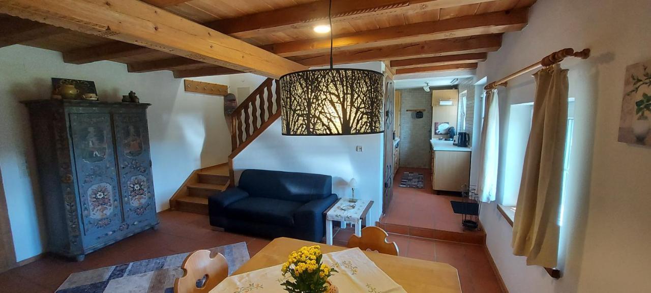 Ruhig Gelegene Ferienwohnung Im Gruenen Mit Terrasse Und Kleinem Garten Rotthalmuenster エクステリア 写真