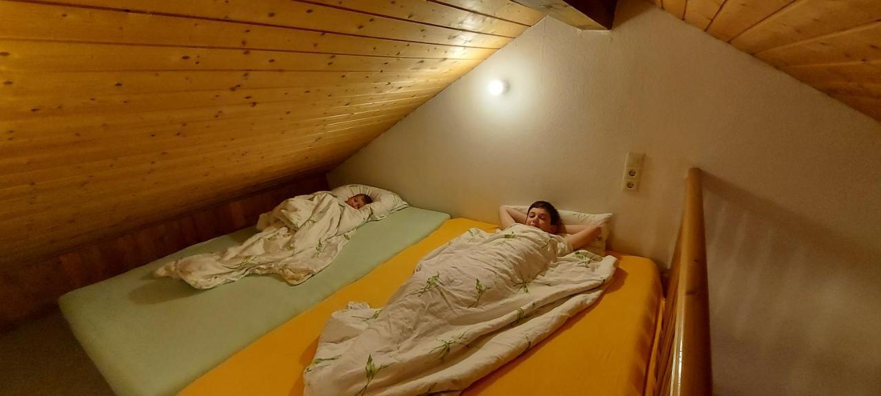 Ruhig Gelegene Ferienwohnung Im Gruenen Mit Terrasse Und Kleinem Garten Rotthalmuenster エクステリア 写真