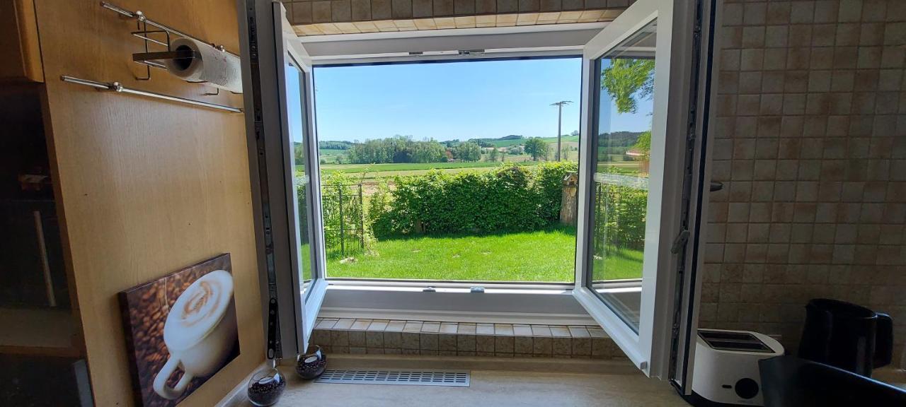 Ruhig Gelegene Ferienwohnung Im Gruenen Mit Terrasse Und Kleinem Garten Rotthalmuenster エクステリア 写真