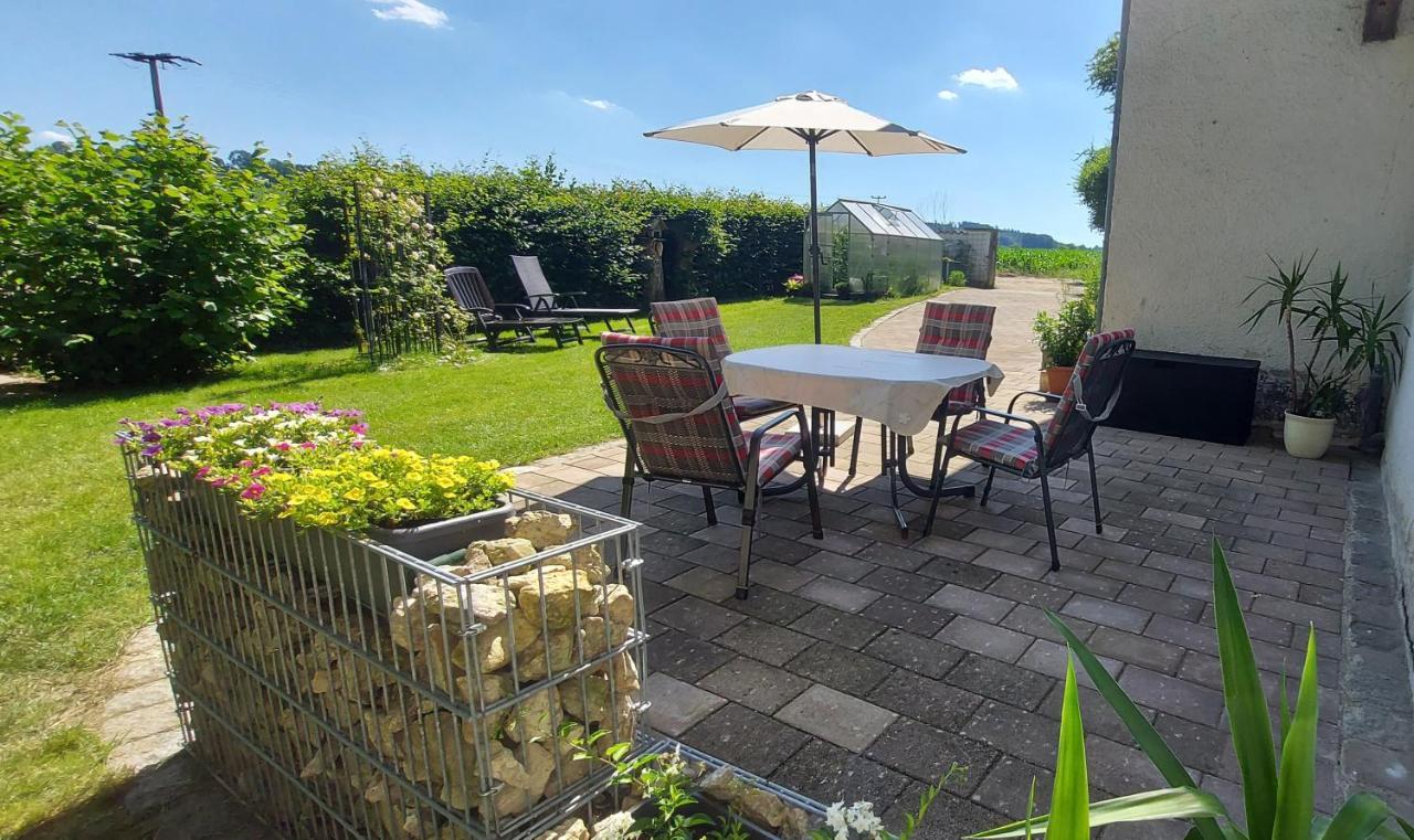 Ruhig Gelegene Ferienwohnung Im Gruenen Mit Terrasse Und Kleinem Garten Rotthalmuenster エクステリア 写真