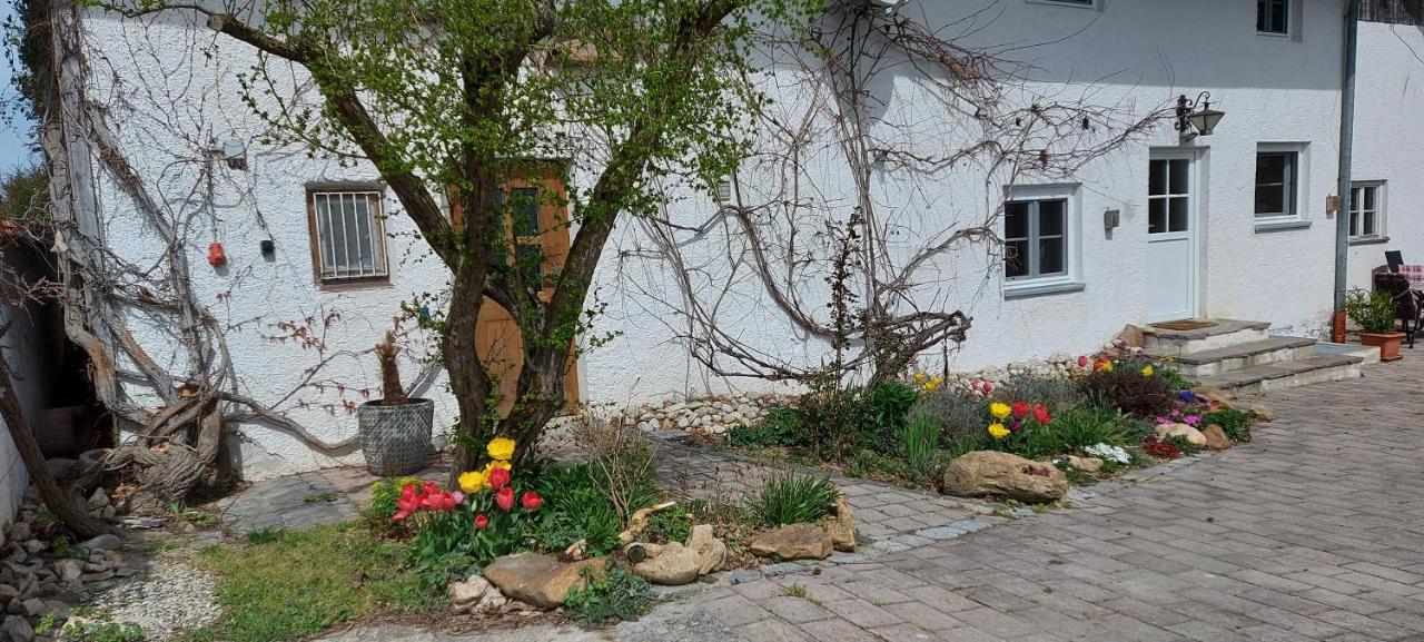 Ruhig Gelegene Ferienwohnung Im Gruenen Mit Terrasse Und Kleinem Garten Rotthalmuenster エクステリア 写真