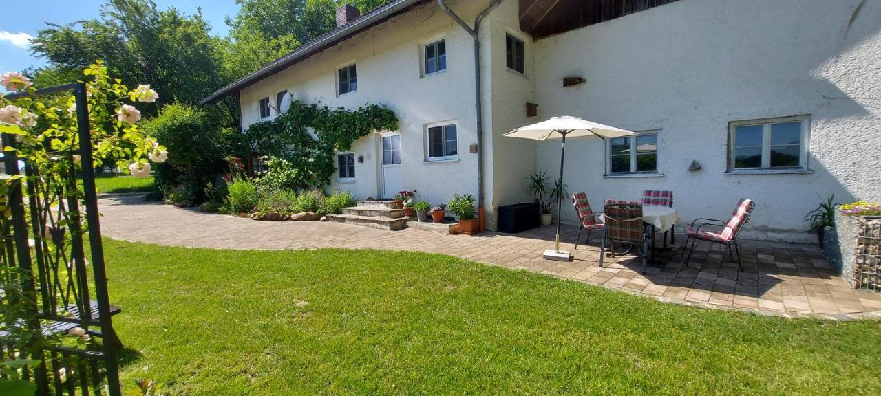 Ruhig Gelegene Ferienwohnung Im Gruenen Mit Terrasse Und Kleinem Garten Rotthalmuenster エクステリア 写真